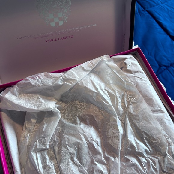 VINCE CAMUTO • Red Suede Heel Bootie • 7M • - Picture 10 of 11